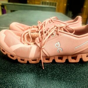 Oncloud Running Women’s Sneakers - W9.5